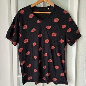 Guess Black Rose Print V-Neck Tee Size L